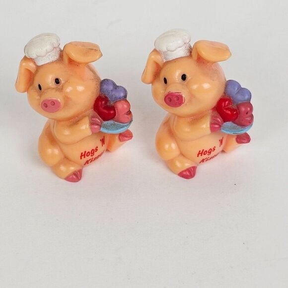 Russ Berrie Hogs 'N Kisses Pig Piggy Figurine Chef Hat Hugs Hearts Lot of 2 Vtg - Picture 1 of 12